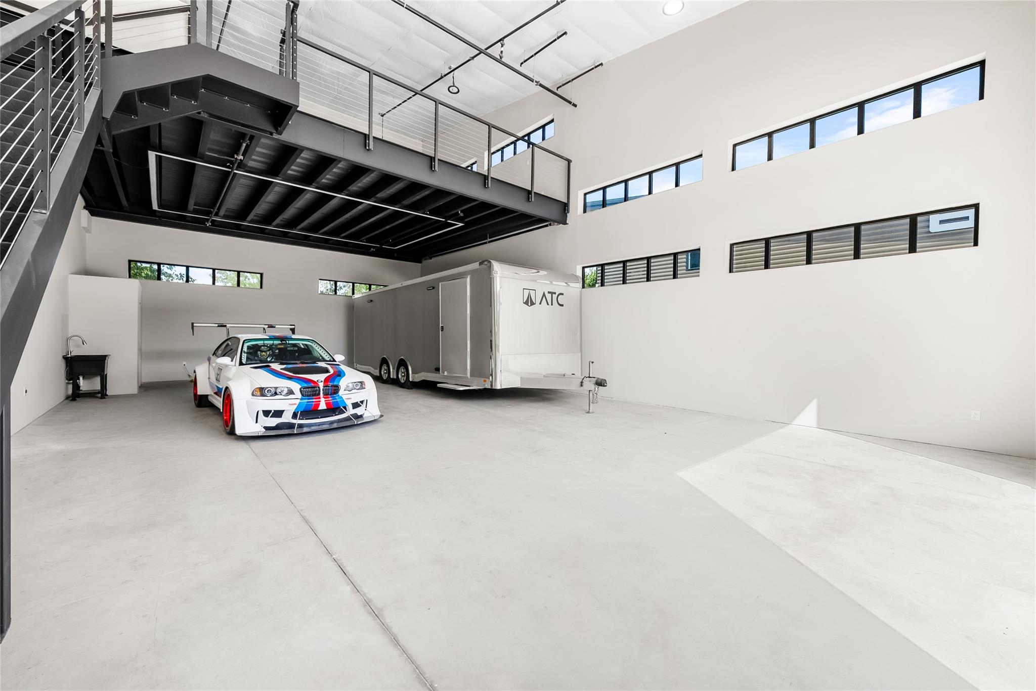 Commercial Sale in Del Valle 5