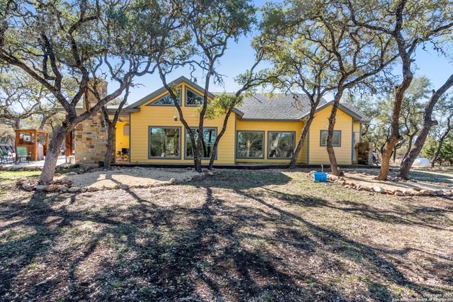 381 Camino Primero, House other with 3 bedrooms, 2 bathrooms and null parking in Leakey TX | Image 43