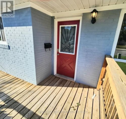 main-floor-44 Davis Rd, Aurora, ON, L4G2B6 | Card Image