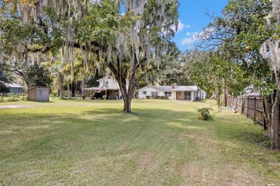 664 Se 18 Th Terrace, House other with 3 bedrooms, 2 bathrooms and null parking in Melrose FL | Image 3