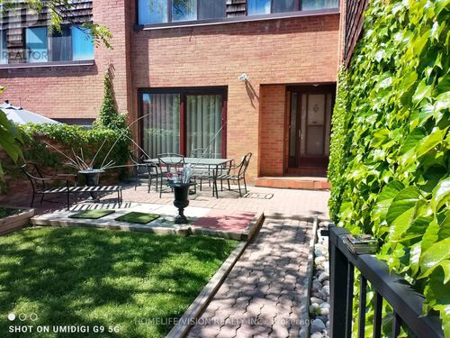 6 Laurie Shepway, North York, ON, M2J1X6 | Card Image