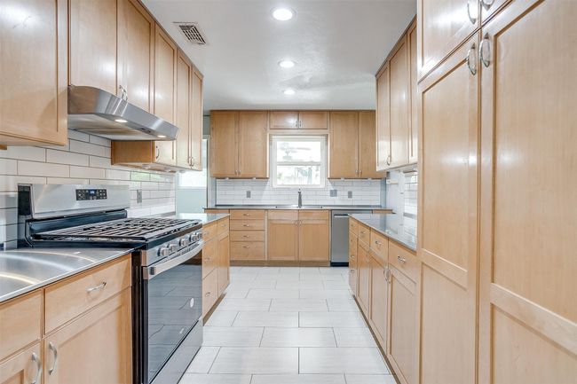 6237 Whitman Ave, House other with 4 bedrooms, 3 bathrooms and null parking in Fort Worth TX | Image 17
