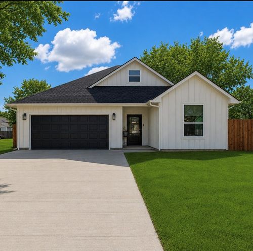 1314 E Pecan St, Gainesville, TX, 76240-5020 | Card Image