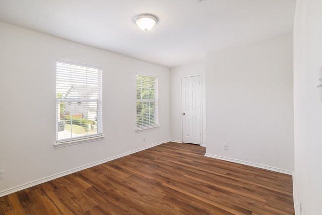 Unfurnished room with dark wood-type flooring and baseboards | Image 26