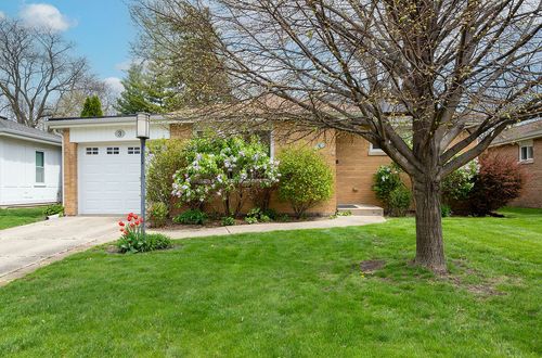 3 S School St, Mount Prospect, IL, 60056-3314 | Card Image