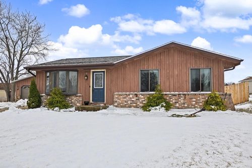 2915 Thornapple Court, Caledonia, WI, 53402 | Card Image