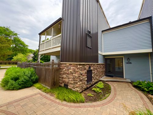 apt-2-4-1495 S County Farm Rd, Wheaton, IL, 60189-1763 | Card Image