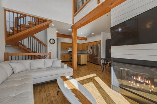22-39758 Government Rd, Squamish, BC, V8B0G3 | Card Image