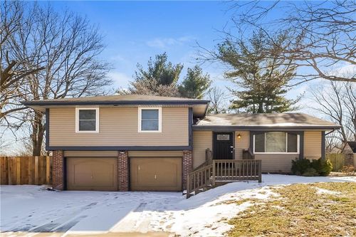 120 Sw Gladstone Dr, Blue Springs, MO, 64014-3912 | Card Image