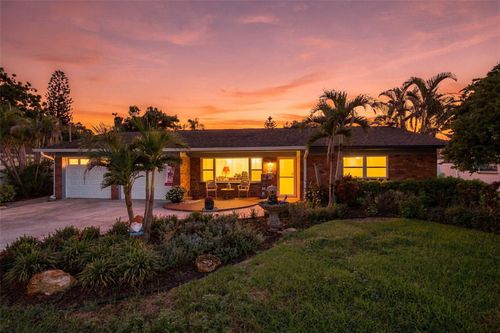526 S Larry Cir, Brandon, FL, 33511-6041 | Card Image