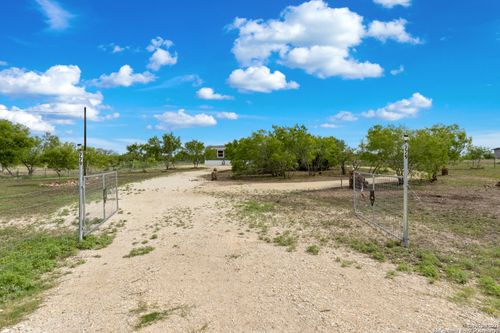 779 Lobo Loop, Hondo, TX, 78861-2383 | Card Image