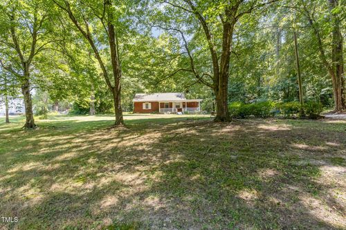 634 Old Zebulon Rd, Wendell, NC, 27591-9336 | Card Image