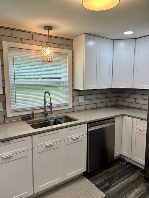 120 Mountain St, Hartford, CT, 06106-4243 | Card Image