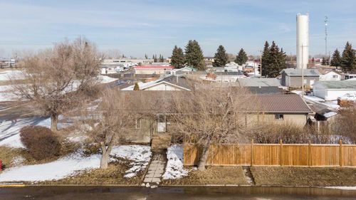 2301 21 Ave, Bowden, AB, T0M0K0 | Card Image