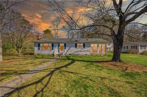 621 Shore Dr, Hartfield, VA, 23071-2001 | Card Image