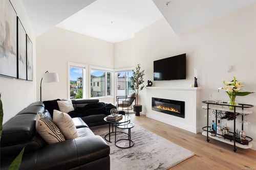 404-7098 Wallace Dr, Central Saanich, BC, V8M1N5 | Card Image