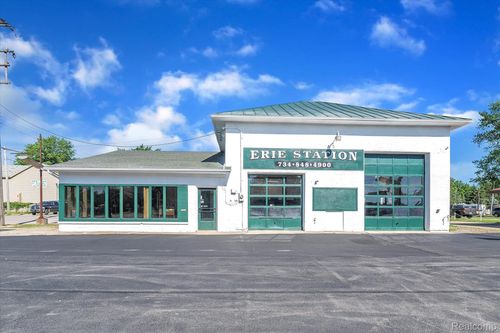 9771 S Dixie Hwy, Erie, MI, 48133-9232 | Card Image