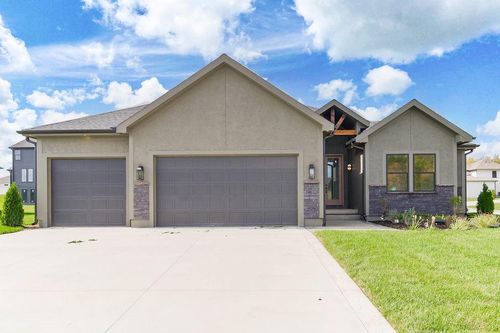 4705 Se Claude Ct, Blue Springs, MO, 64014-8108 | Card Image