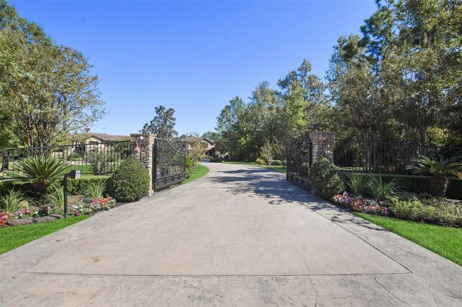 Enter Hansons Resort through majestic wrought iron gates | Image 8