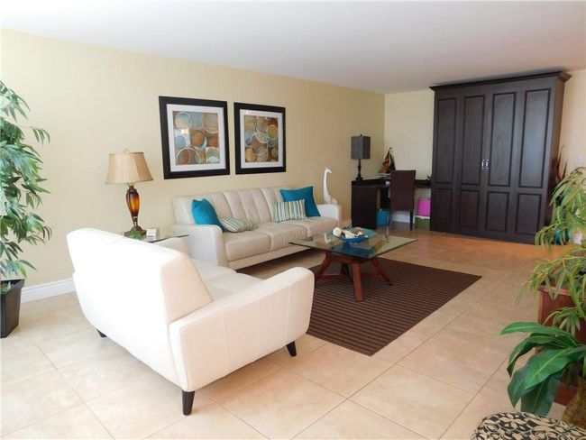 LIVING ROOM | Image 11