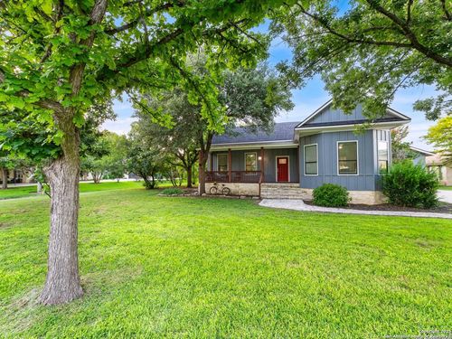 136 W Evergreen St, Boerne, TX, 78006-2606 | Card Image