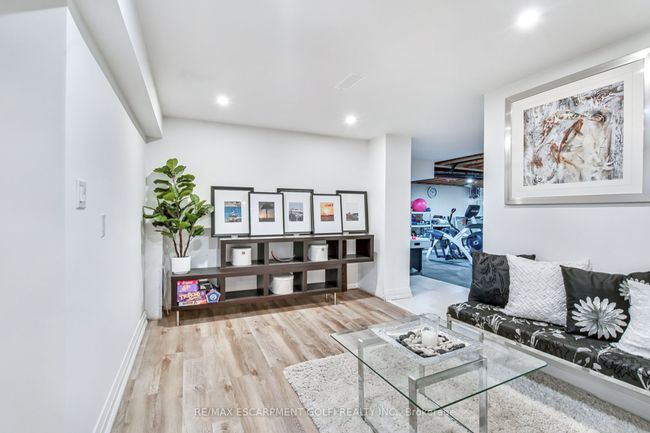 106 Cumming Crt, House other with 4 bedrooms, 3 bathrooms and 4 parking in Ancaster ON | Image 24