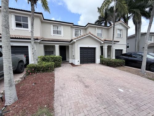933 Ne 42nd Ave, Homestead, FL, 33033-5902 | Card Image