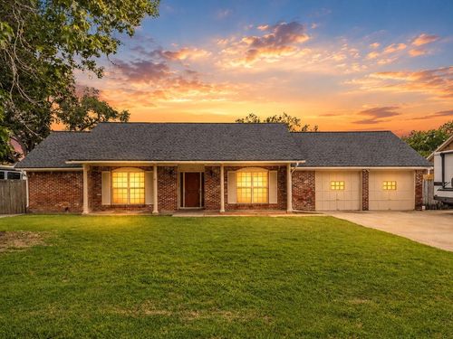 635 Meadowlawn St, La Porte, TX, 77571-7211 | Card Image