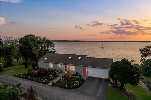 585 Seaside Dr, Jamestown, RI, 02835-2223 | Card Image