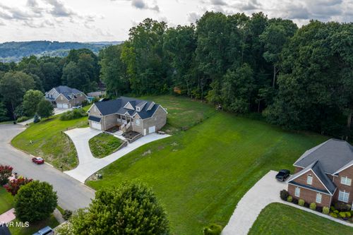 172 Sugarcane Ln, Blountville, TN, 37617-4889 | Card Image