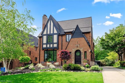 710 Mentor Rd, Akron, OH, 44303-1655 | Card Image