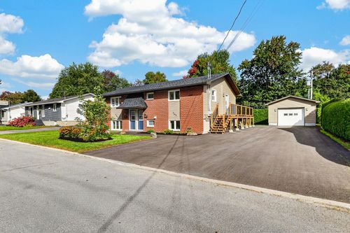 203 Rue Pierre-Laporte, Gatineau (Buckingham), QC, J8L1W5 | Card Image