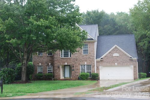 733 Meadow Lake Dr, Matthews, NC, 28105-0333 | Card Image