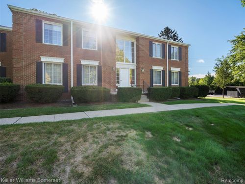 773 E Fox Hills Dr, Bloomfield Hills, MI, 48304-1343 | Card Image