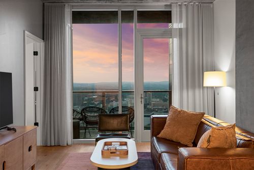 2911-48 East Avenue, Austin, TX, 78701 | Card Image