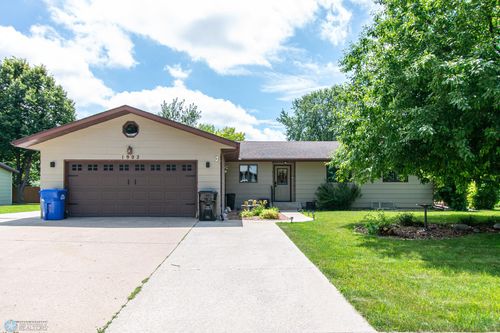 1902 23rd Ave S, Fargo, ND, 58103-5154 | Card Image