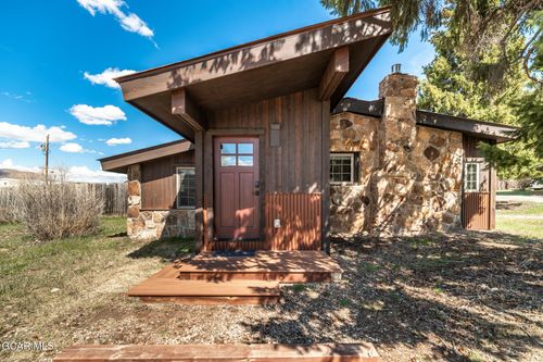 121 E Sumner Ave, Hot Sulphur Springs, CO, 80451-5103 | Card Image