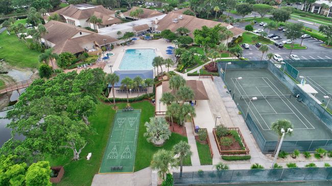 10088 Shadywood Pl, Condo with 2 bedrooms, 2 bathrooms and null parking in Boynton Beach FL | Image 27