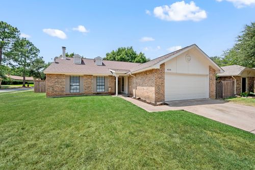 4210 Greencrest Dr, Arlington, TX, 76016-5129 | Card Image