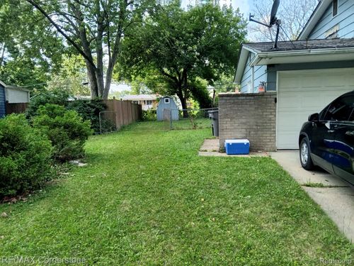 29557 Edward Dr, Inkster, MI, 48141-1085 | Card Image