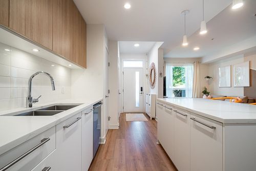 103-2035 Glenaire Dr, North Vancouver, BC, V7P1Y2 | Card Image
