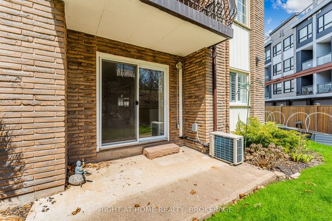 102 - 20 John St, Condo with 2 bedrooms, 1 bathrooms and 3 parking in Grimsby ON | Image 24