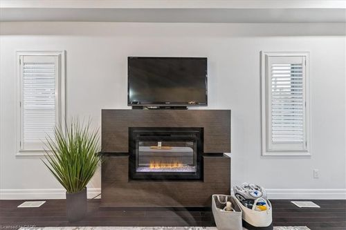 344 Watervale Cres, Kitchener, ON, N2A0G1 | Card Image