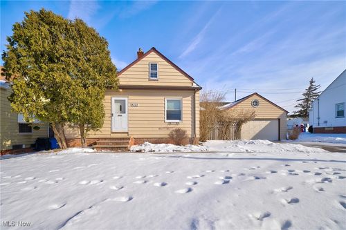 4223 Brookway Ln, Brooklyn, OH, 44144-1304 | Card Image