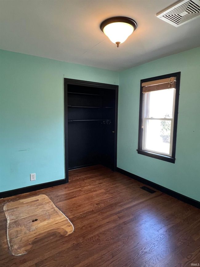 514 S Main St, Home with 0 bedrooms, 1 bathrooms and 10 parking in Middlebury IN | Image 8