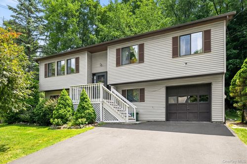 11 Glen Rd, Sloatsburg, NY, 10974-1804 | Card Image