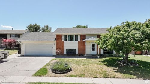 623 W 1635 N, Clinton, UT, 84015-9527 | Card Image