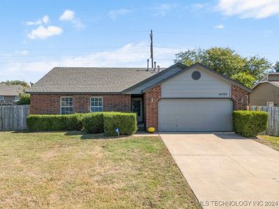 14327 S Poplar Place, House other with 3 bedrooms, 2 bathrooms and null parking in Glenpool OK | Image 3