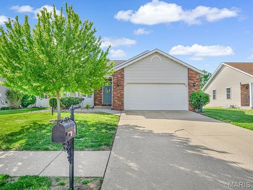 4 Jason Dr, Glen Carbon, IL, 62034-3051 | Card Image