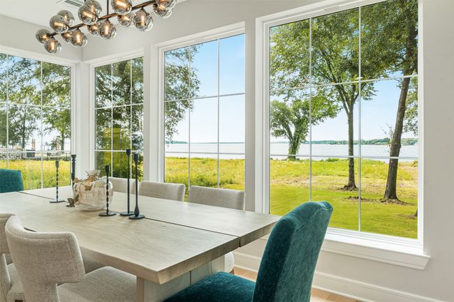 Seats 10 with lake views | Image 11